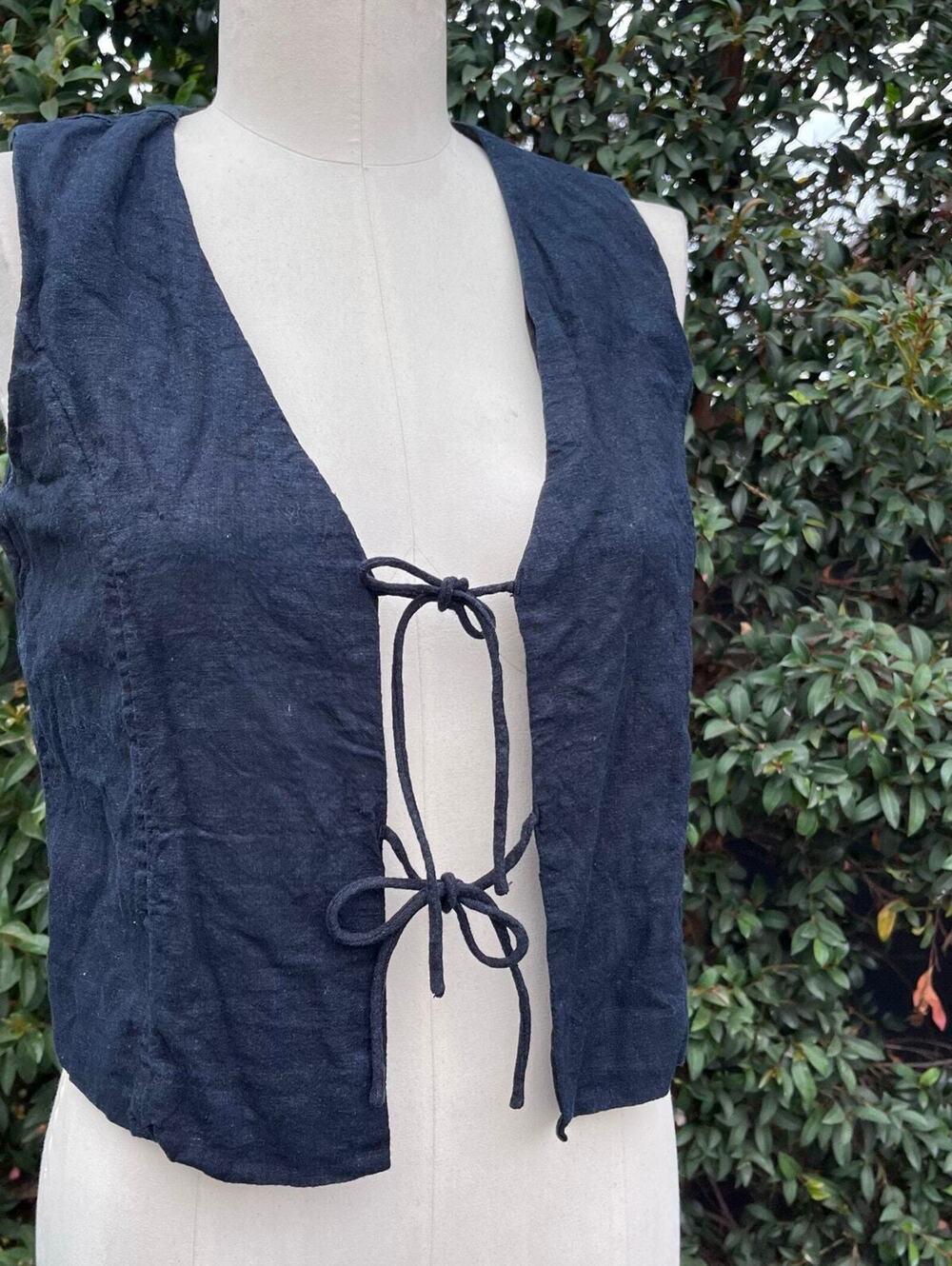 Boho Abercrombie & Fitch Black Linen Blend Tie Front Vest Top Size Medium